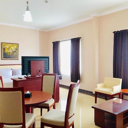 Hotel Tosan Solo Baru Grogol Exterior foto