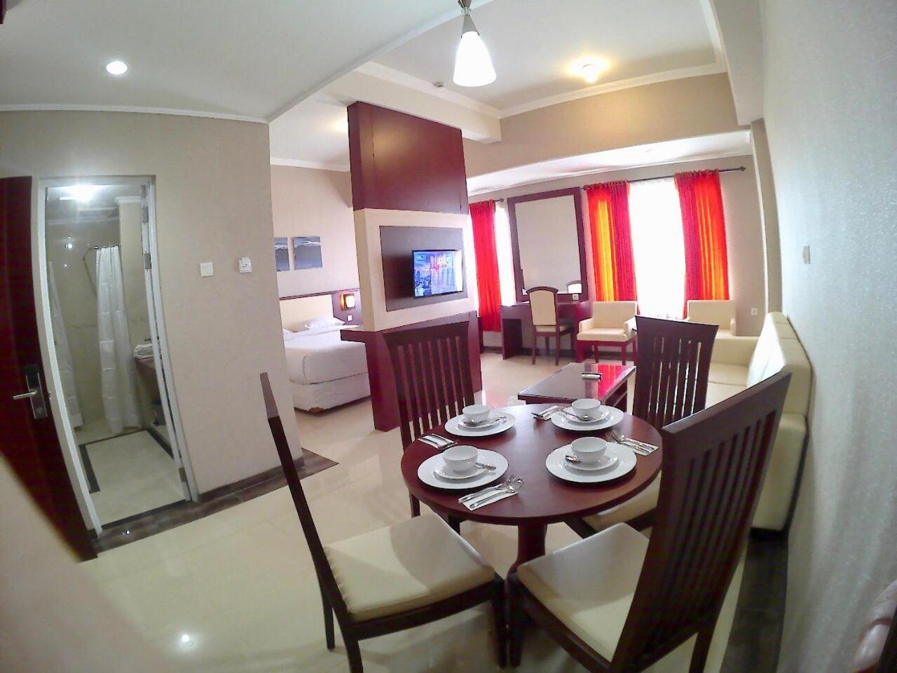 Hotel Tosan Solo Baru Grogol Exterior foto